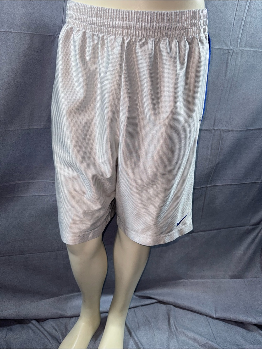 2921-Nike Men’s White Basketball Athletic Mesh Shorts with Blue Trim